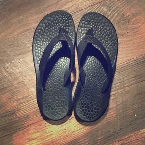 Size 7 women’s Chaco Flips
